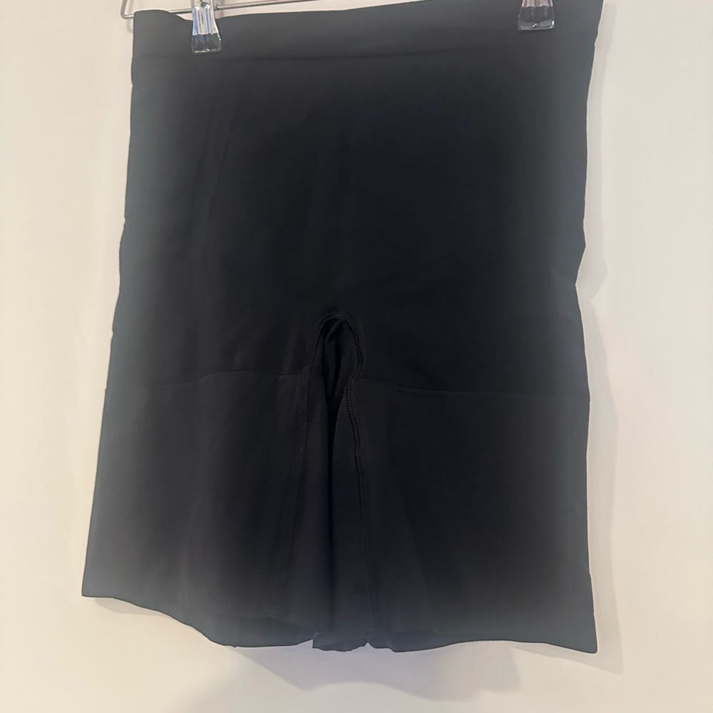SPANX Black Women's‎ Shorts shape wear tummy control size L NWOT